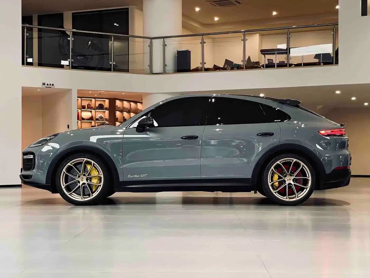 Фото 2 - Porsche Cayenne