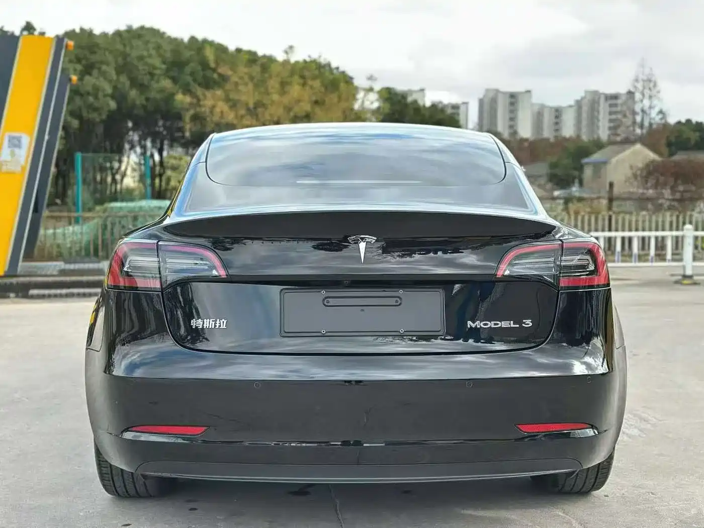 TESLA MODEL 3