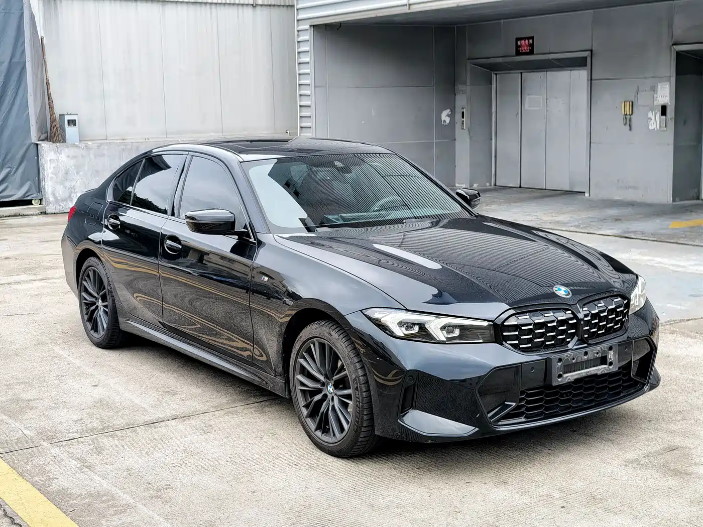 BMW 3 Series 2024 325i M Sport Shadowline Package фото 8