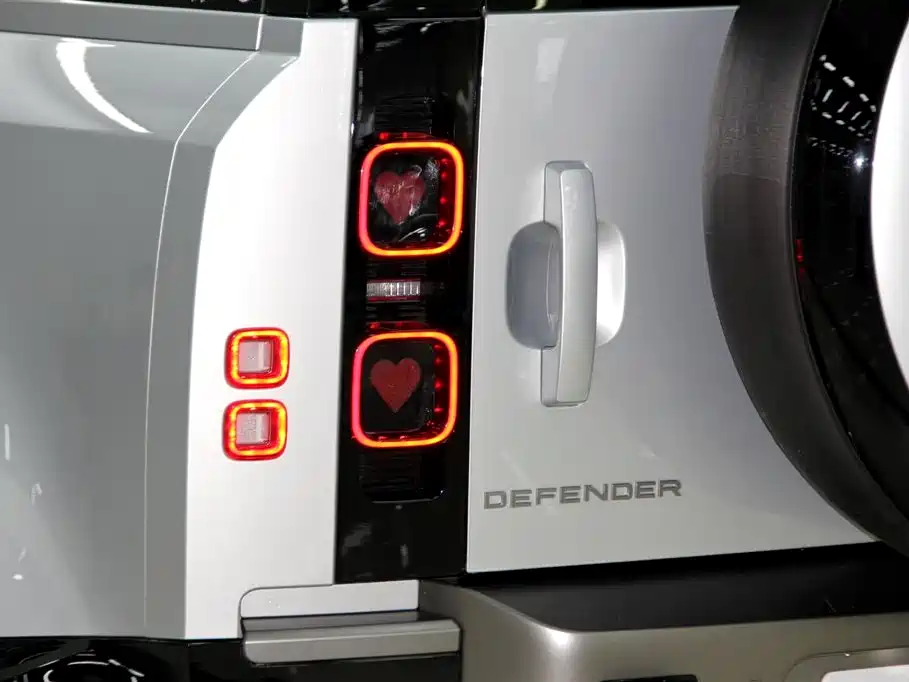 Land Rover Defender 2024 110 3.0T P400 X-DYNAMIC HSE фото 26
