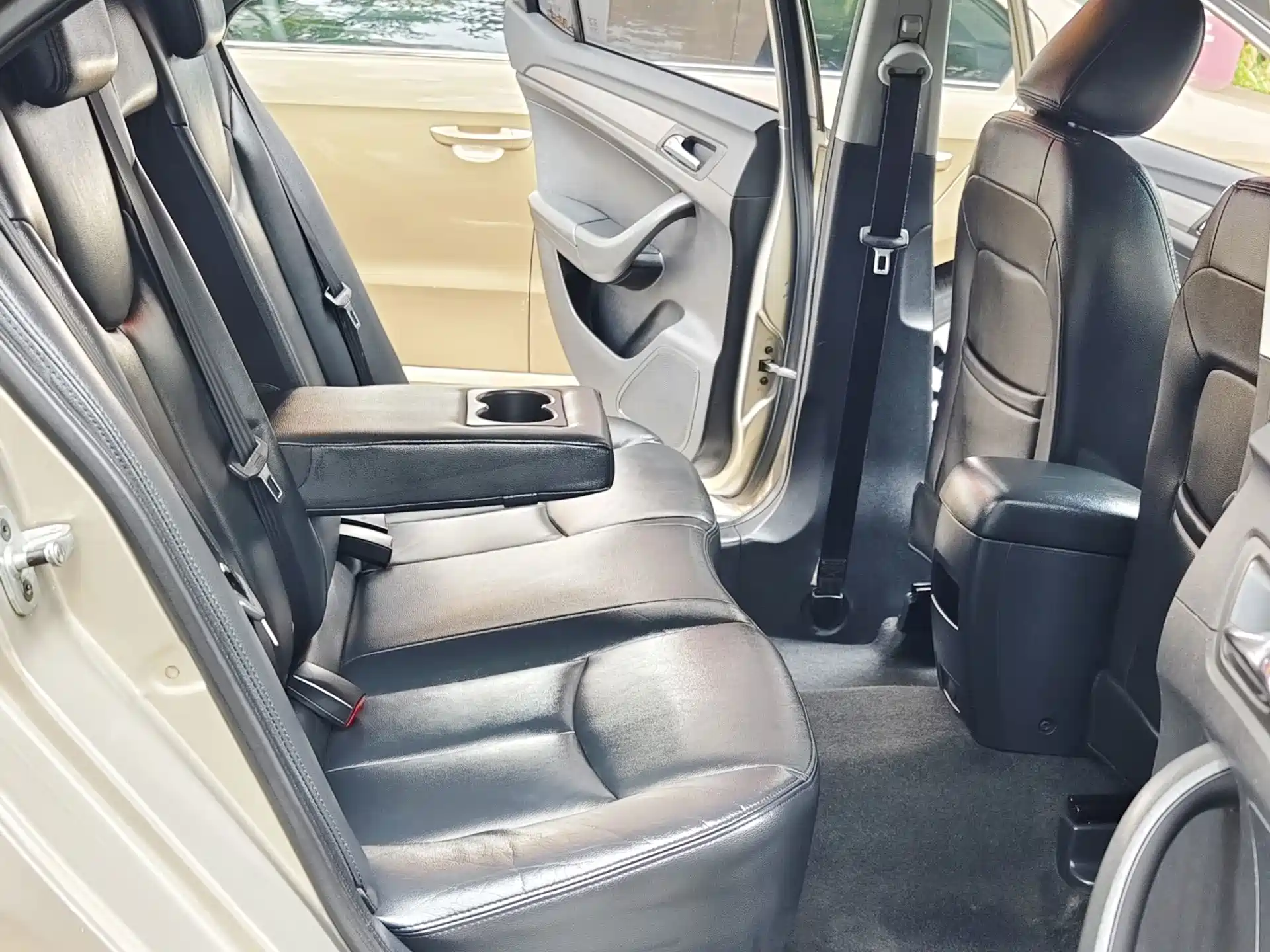 Фото 9 - Roewe 360