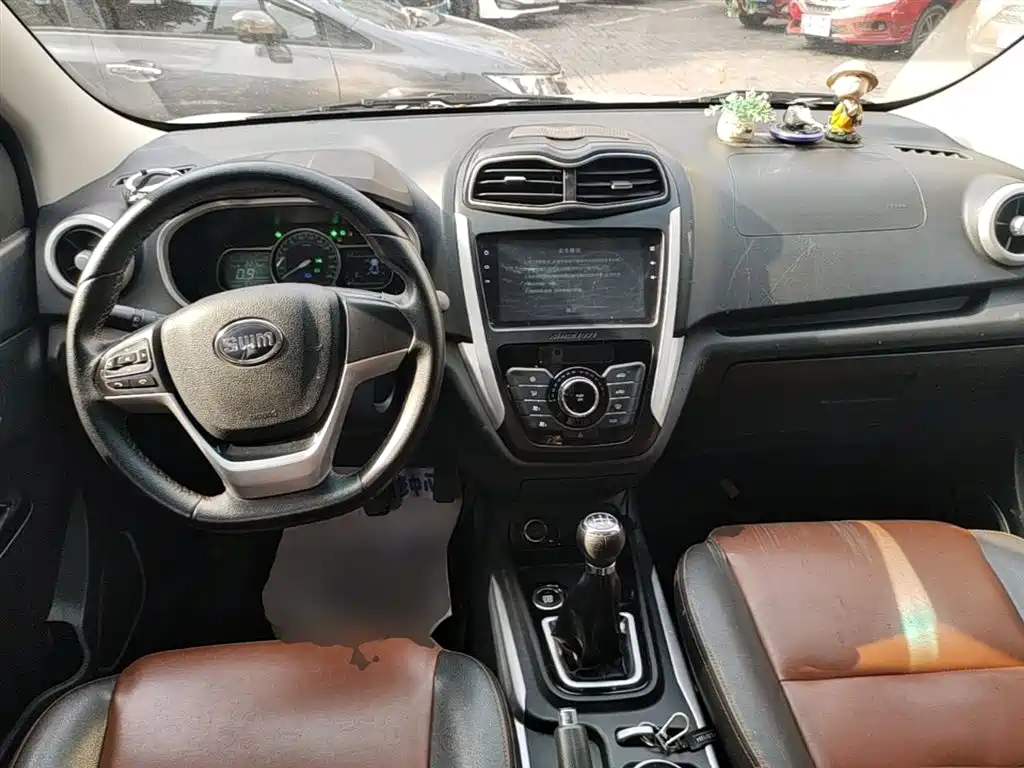 SWM Motor SWM X3 2021 2020 1.5L Manual Premium 7-seater