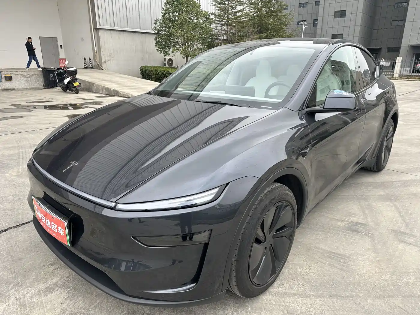 TESLA MODEL Y