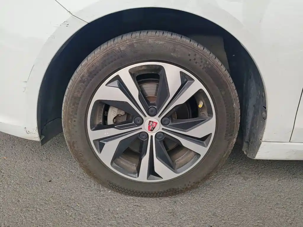 Фото 23 - Roewe 360