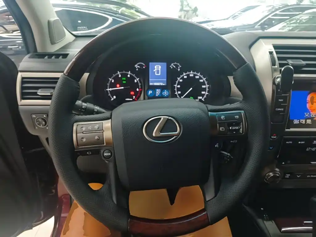 Фото 11 - Lexus GX