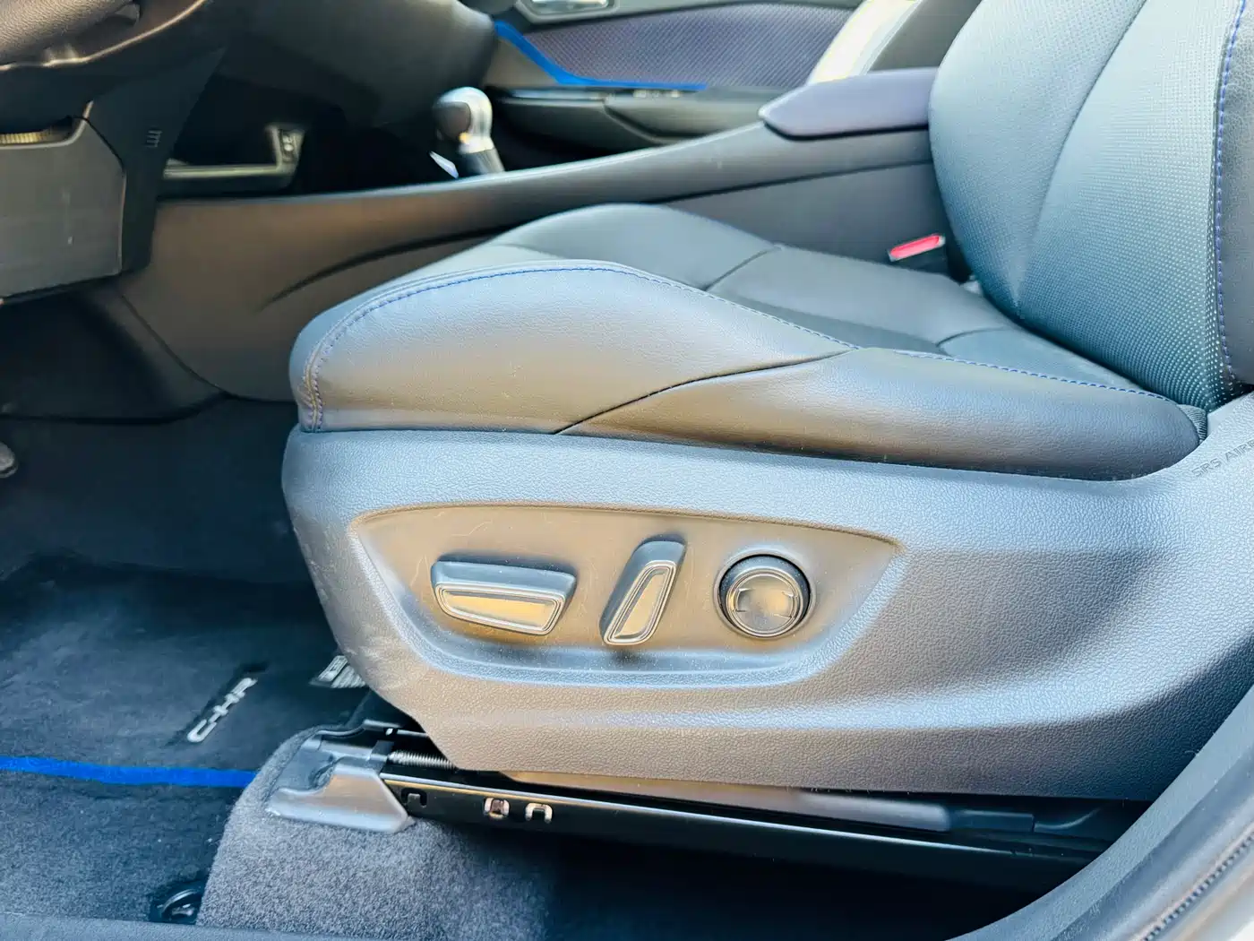 Toyota C-HR 2021 2.0L Luxury Edition фото 17