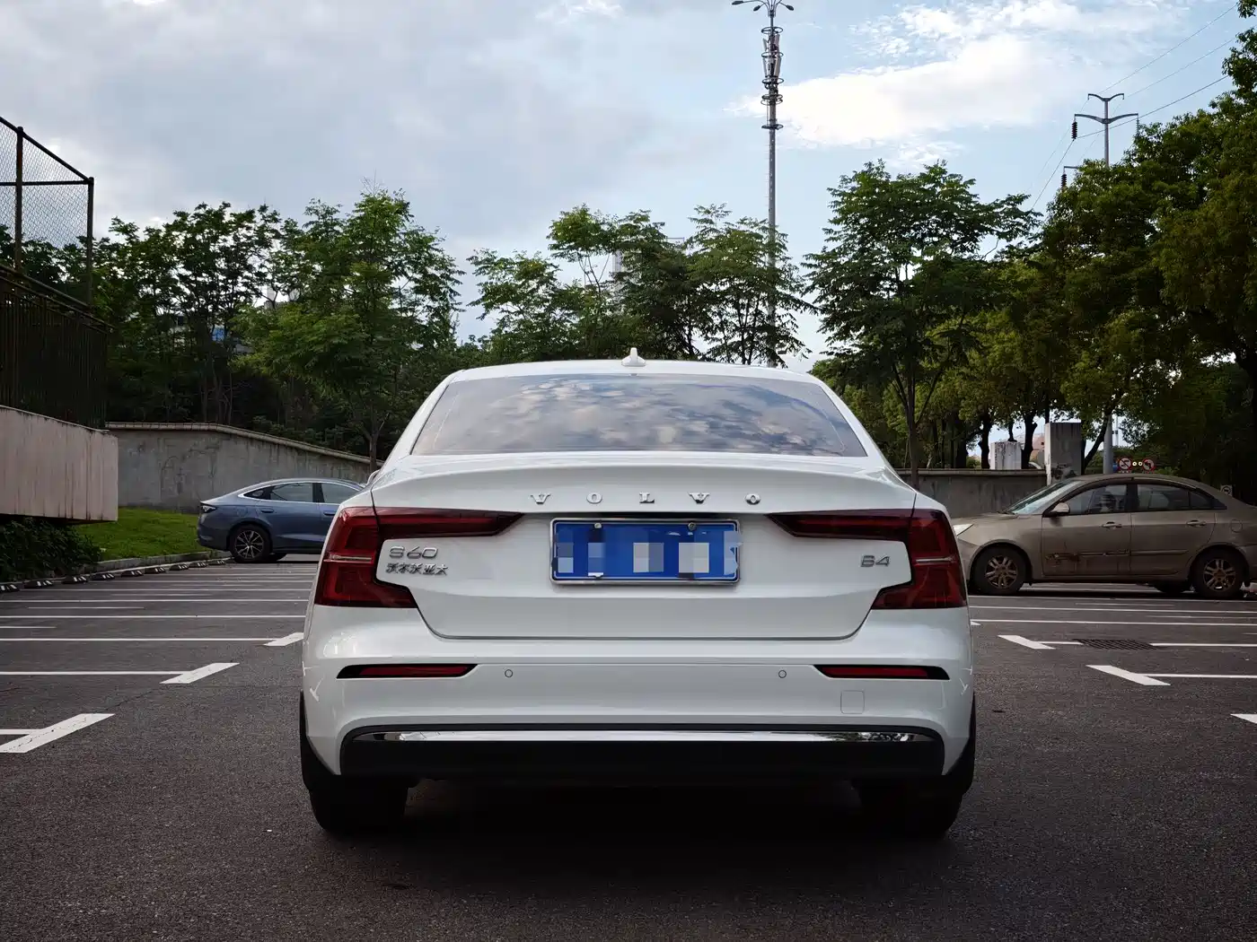 Volvo S60 2025 B4 Smart Luxury Edition фото 12