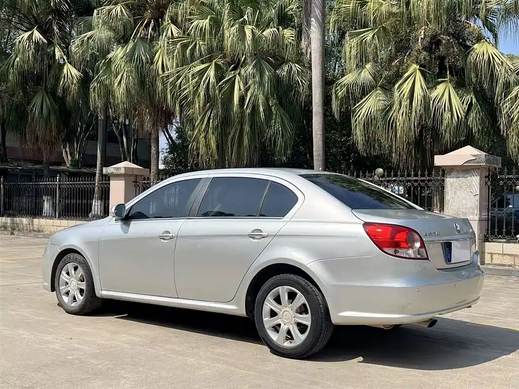 Volkswagen Lavida 2008 1.6L Automatic Elegance Edition фото 9