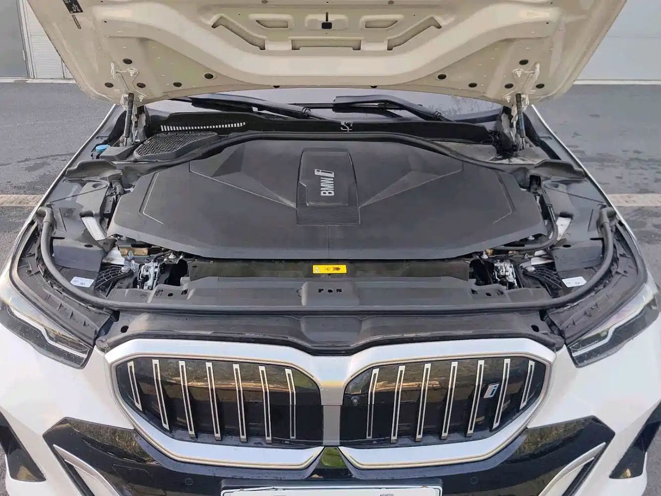 Photo 11 - BMW i5