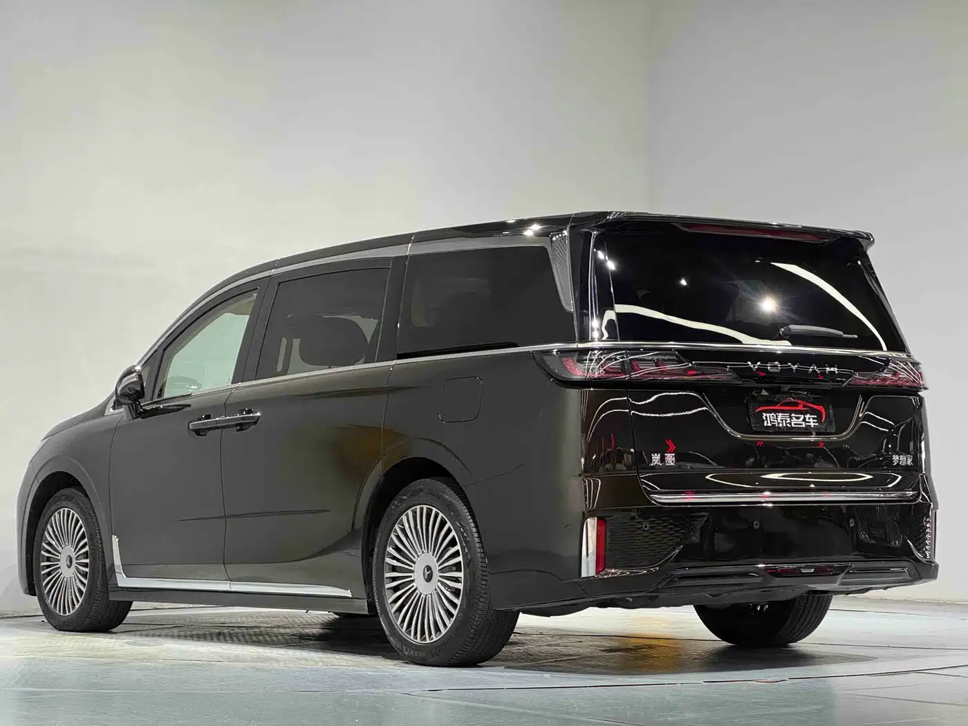 Voyah Auto Voyah Dreamer 2025 PHEV 4WD Kunpeng Premium Edition фото 19