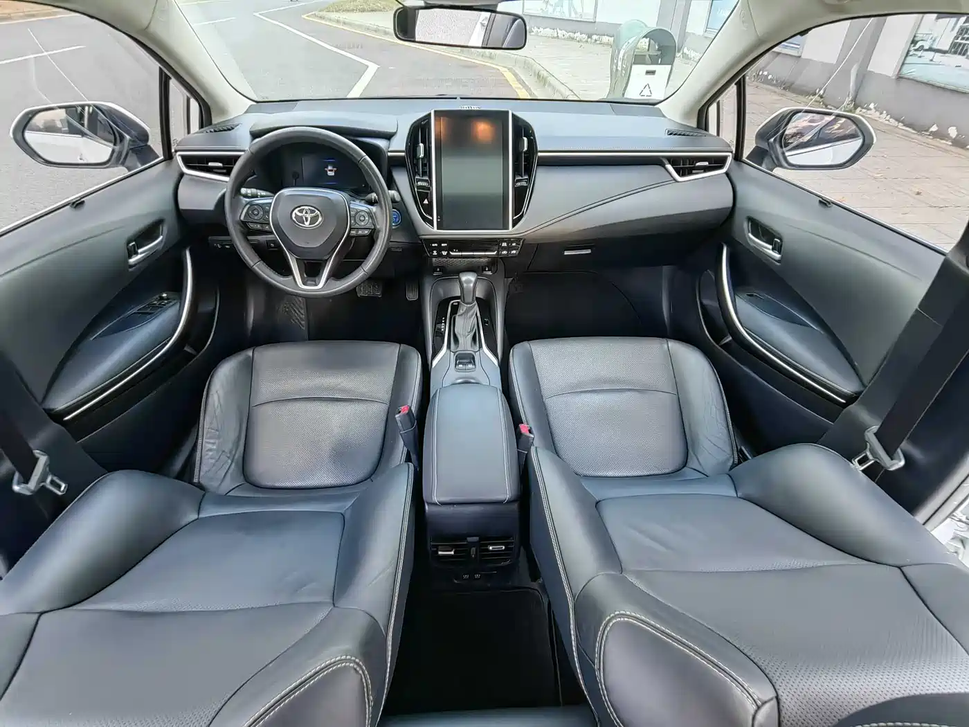 Toyota Corolla 2019 Hybrid 1.8L E-CVT Flagship Edition фото 6