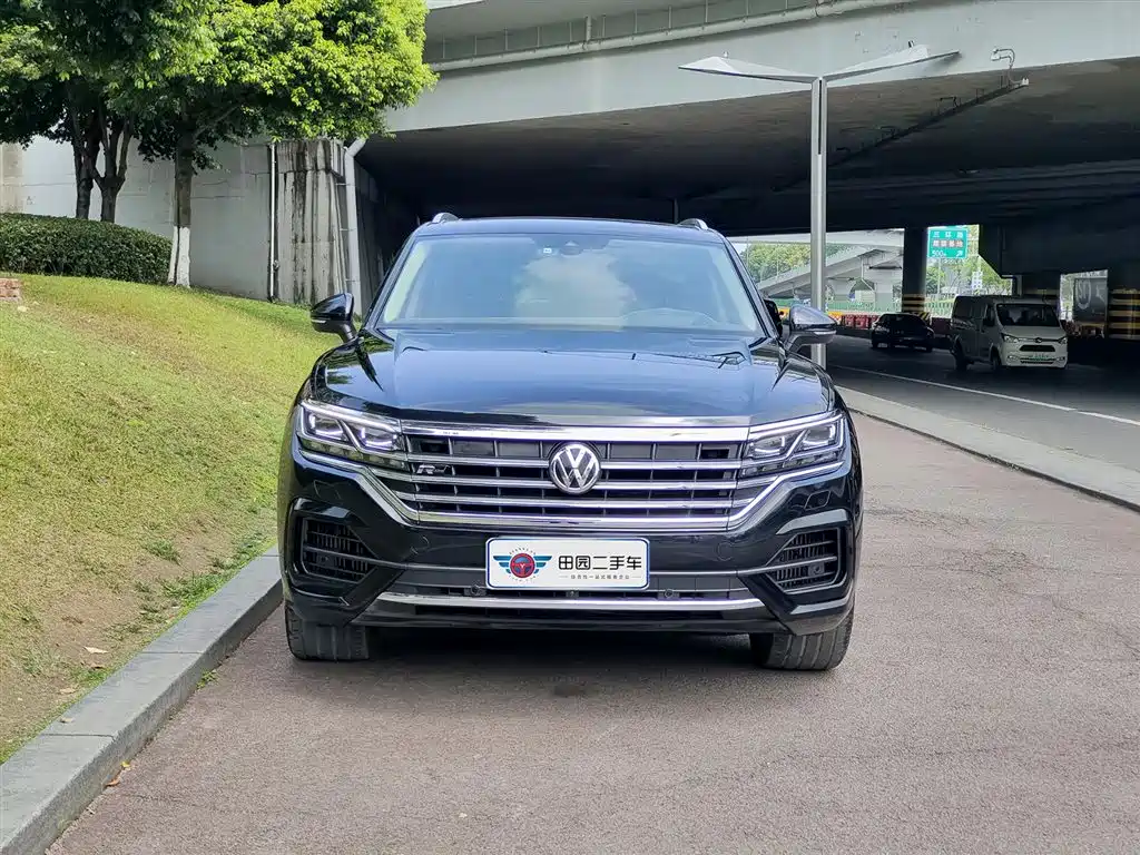 VOLKSWAGEN TOUAREG