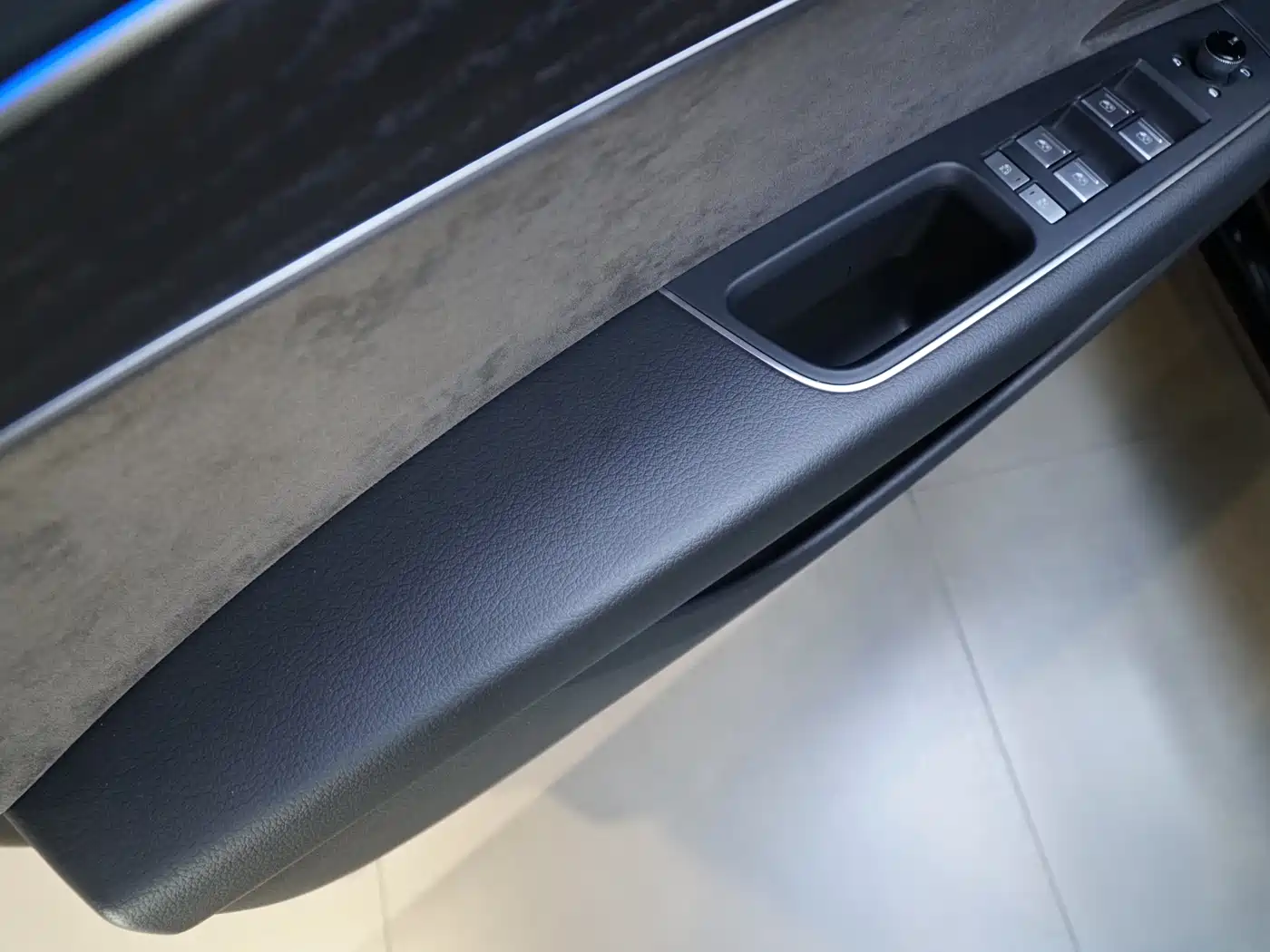 Audi A8 2022 A8L 50 TFSI quattro Comfort Collector's Edition фото 13