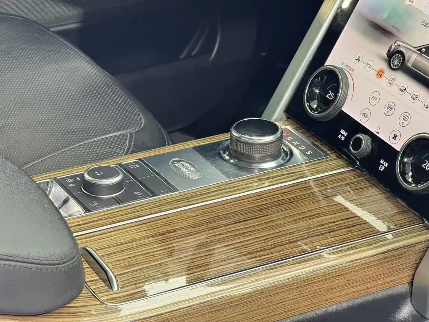 Land Rover Range Rover 2018 3.0 SC V6 Vogue Heritage Edition фото 8