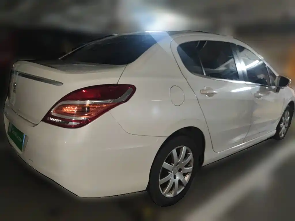 Peugeot 308 2014 Model Joy Edition Classic 1.6L Automatic Superior Style фото 5