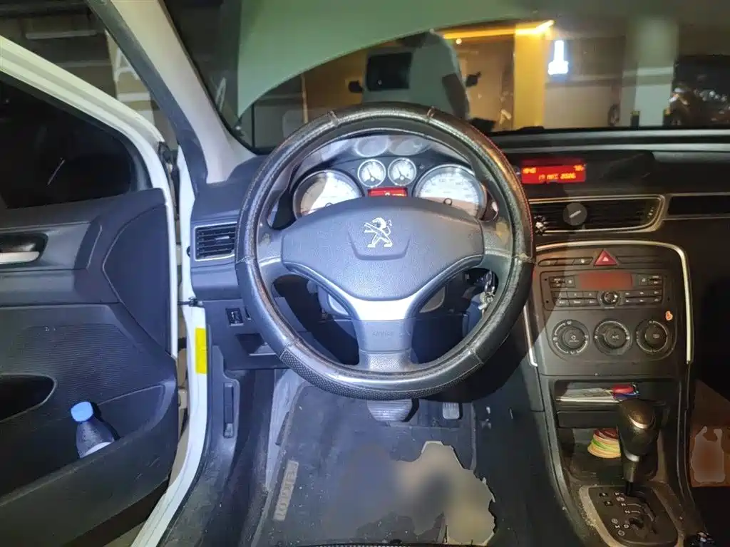 Peugeot 308 2014 Model Joy Edition Classic 1.6L Automatic Superior Style фото 7