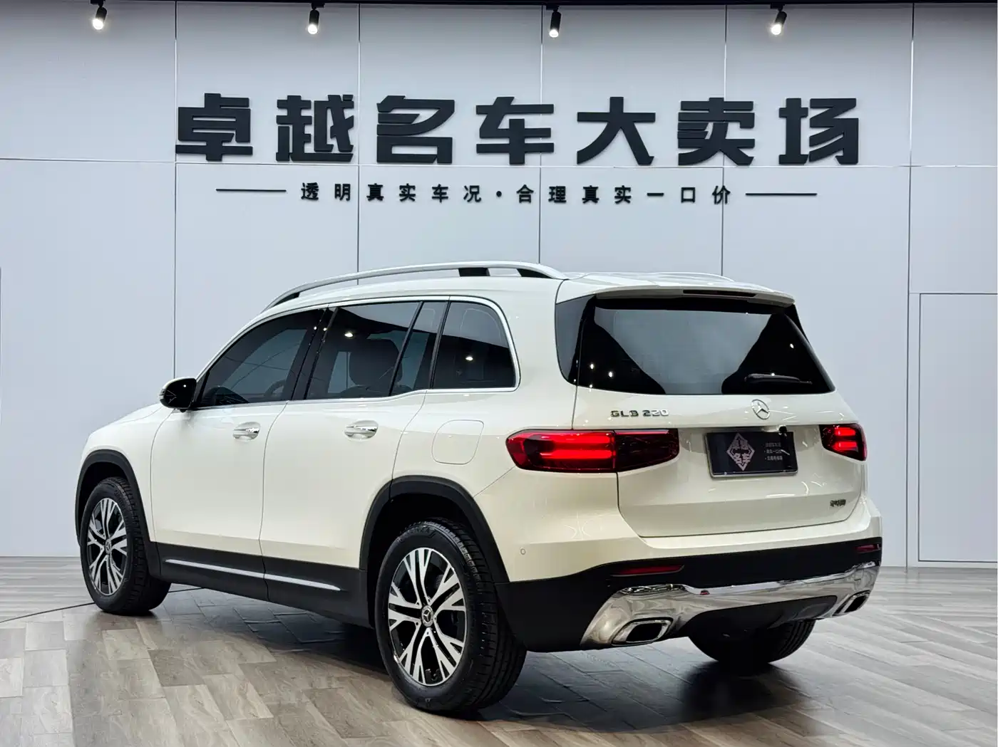 MERCEDES-BENZ GLB
