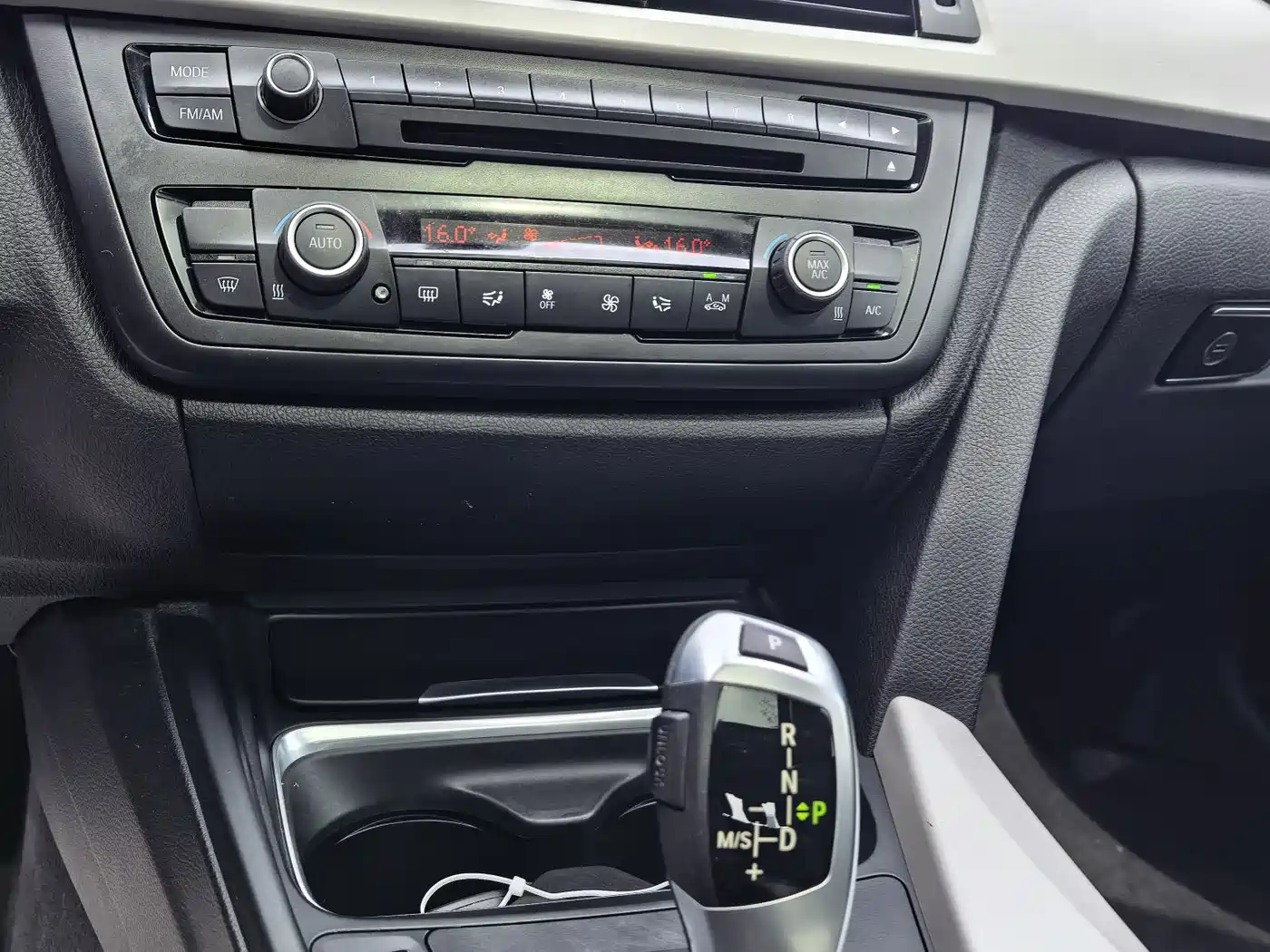 BMW 3 Series GT 2014 320i Leading Edition фото 6