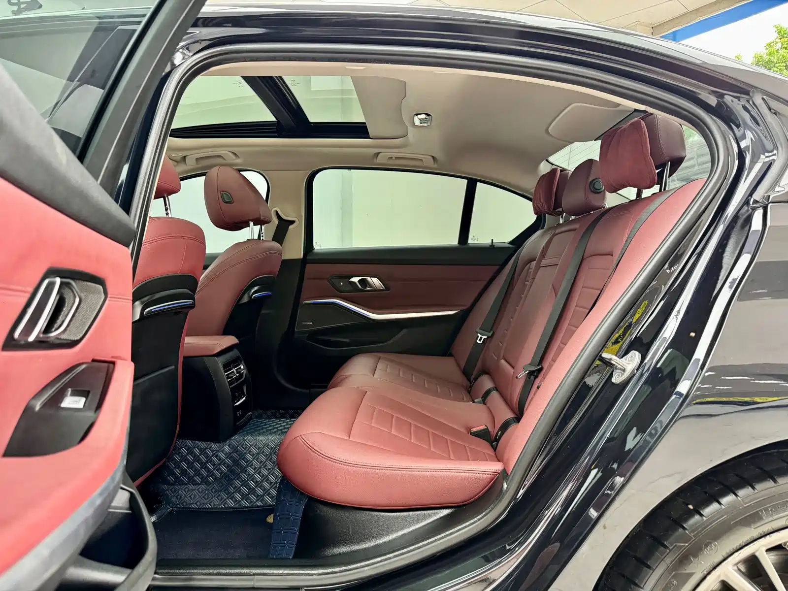 Photo 10 - BMW 3 Series