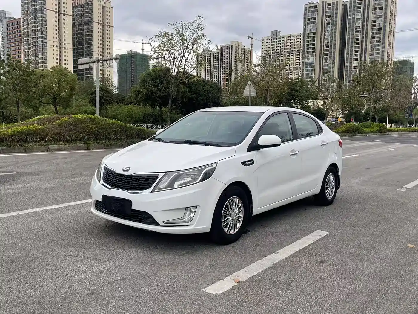 Kia K2 2012 Sedan 1.4L MT GL Commemorative Edition
