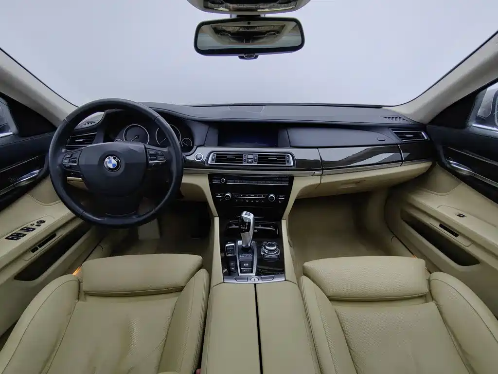 Фото 5 - BMW 7 Series