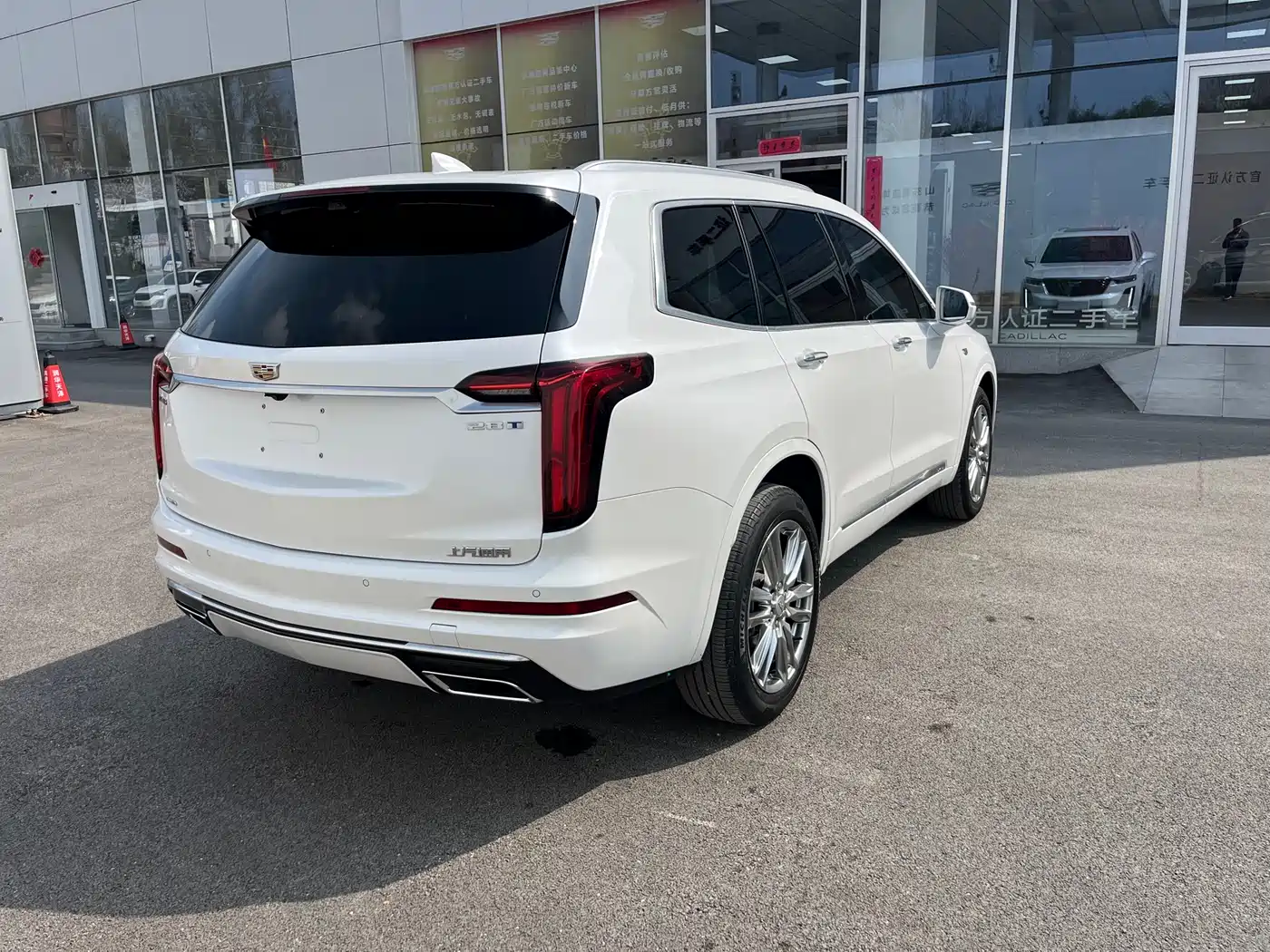 CADILLAC XT6