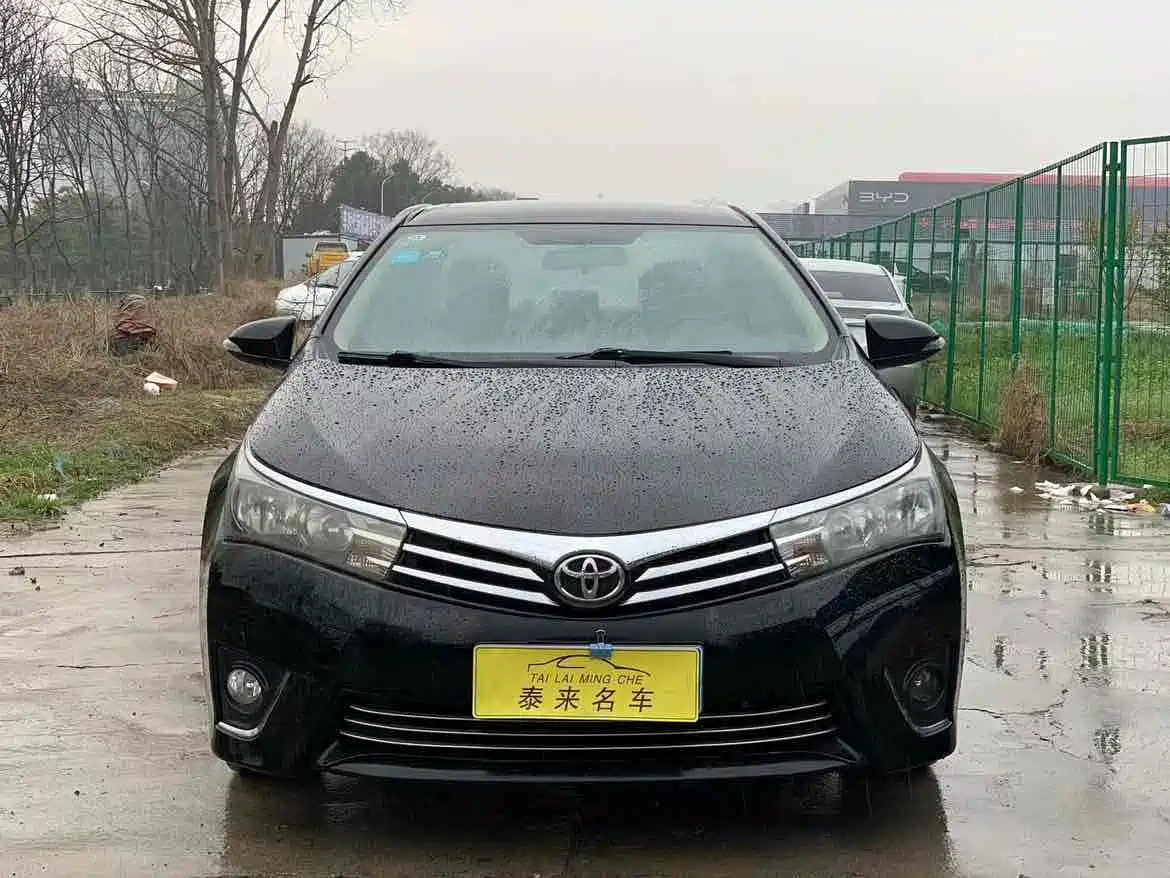 Toyota Corolla 2014 1.6L CVT GL-i фото 2