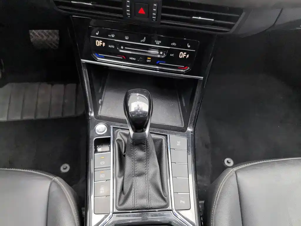 Photo 13 - Volkswagen Passat