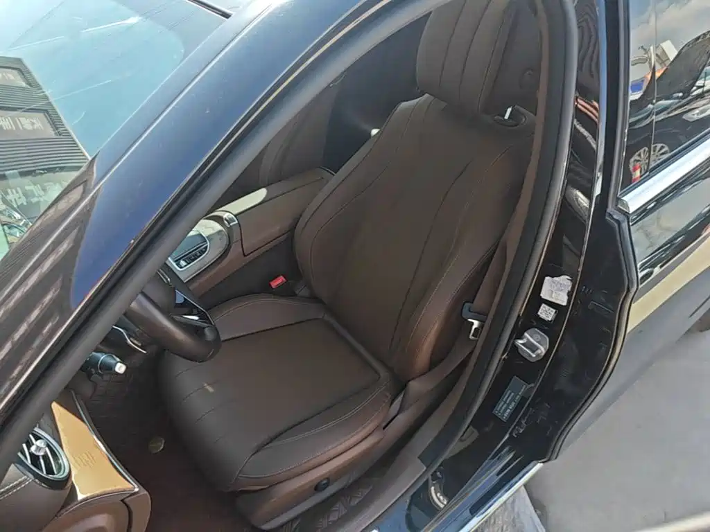Photo 15 - Mercedes-Benz E-Class