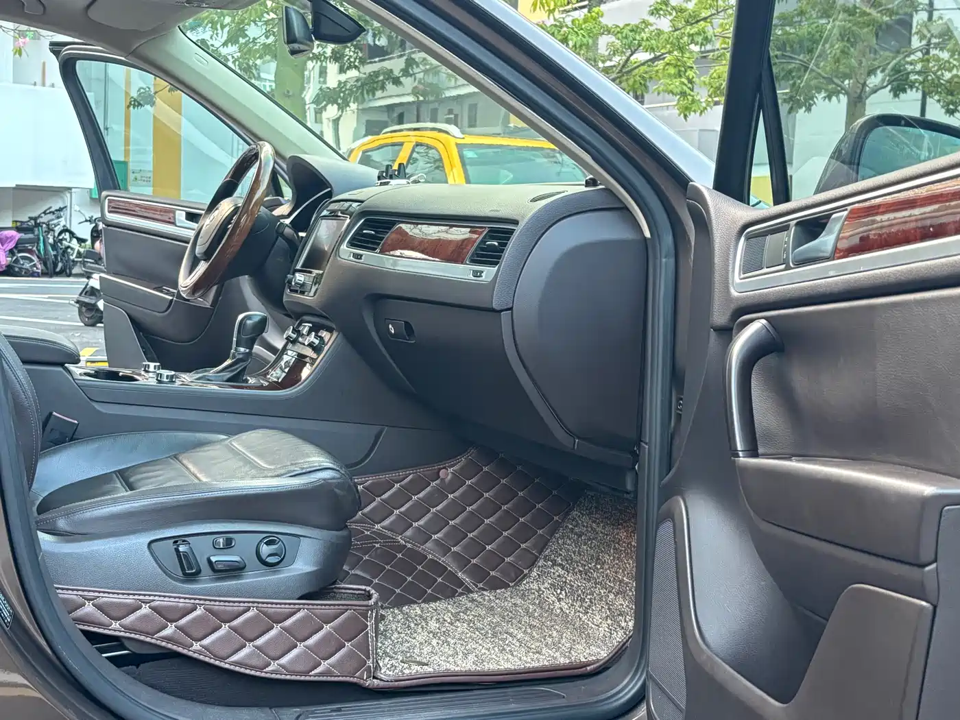 Volkswagen Touareg 2014 3.0TSI New Edge Edition фото 18