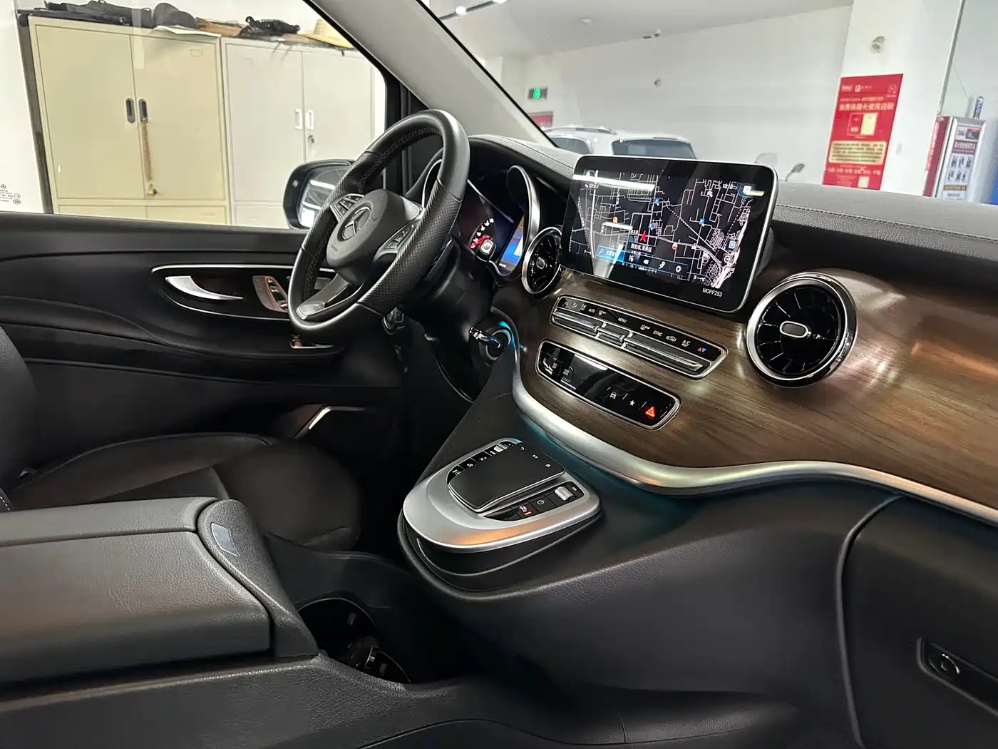 MERCEDES-BENZ V CLASS