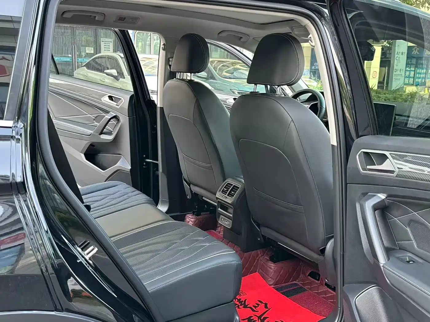 Volkswagen Tiguan L 2024 330TSI Automatic 2WD R-Line Premium Enjoyment Edition фото 8