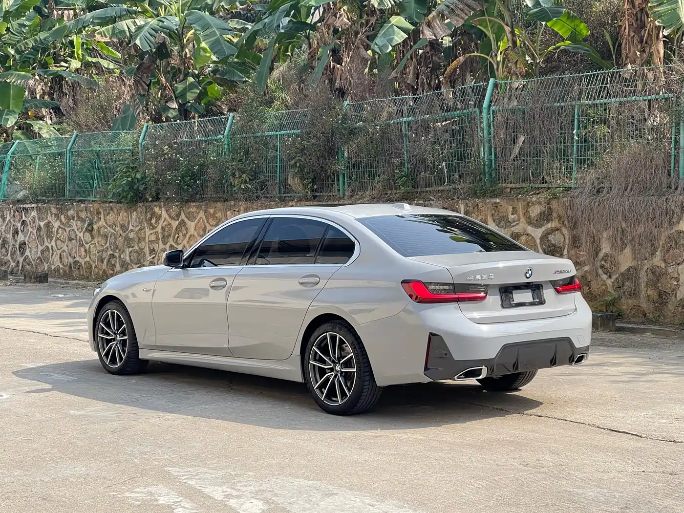 BMW 3 Series 2024 325Li M Sport Package фото 9