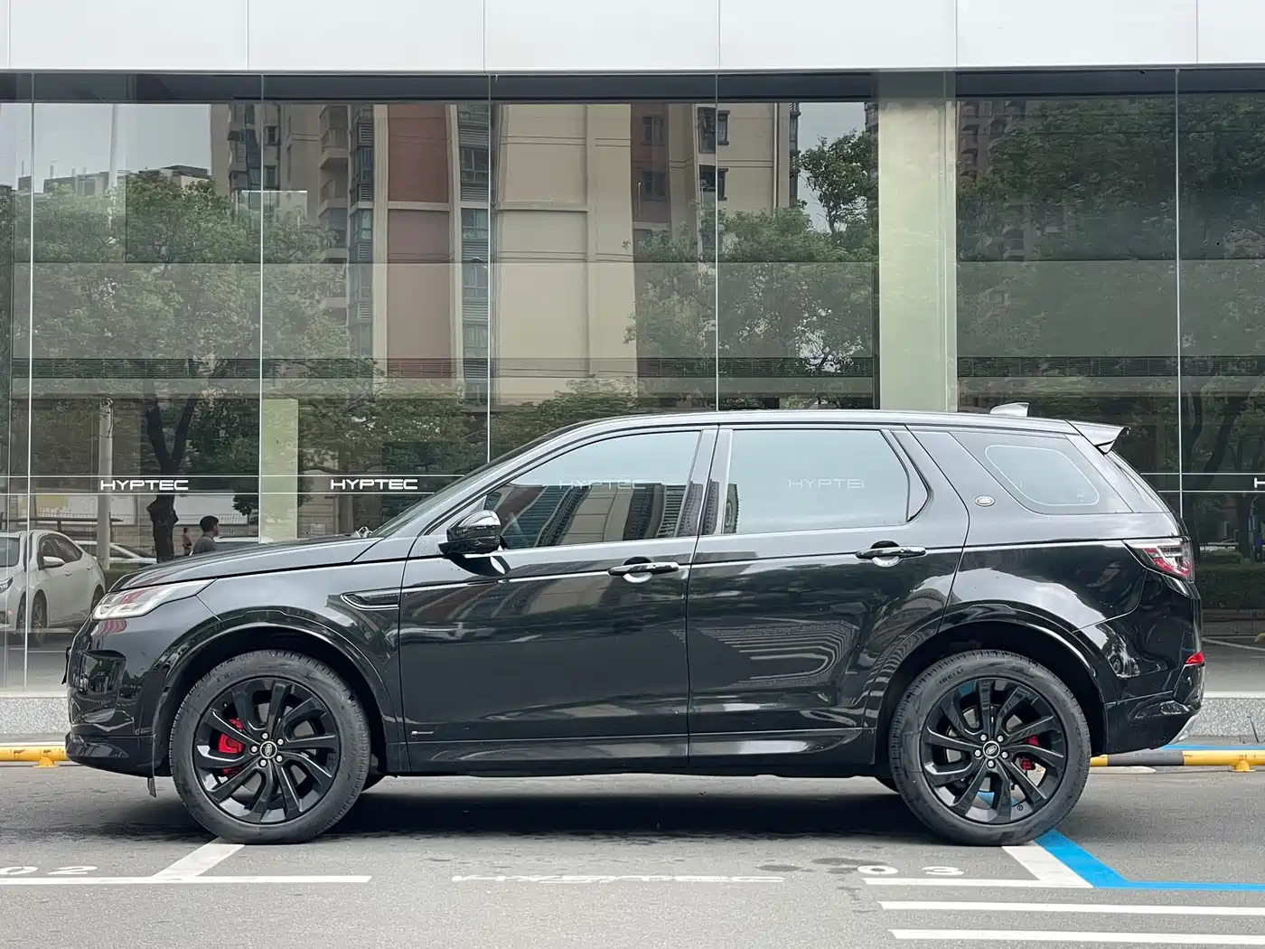 Land Rover Discovery Sport 2022 Model 249PS R-Dynamic S Performance Edition 5-Seater фото 4