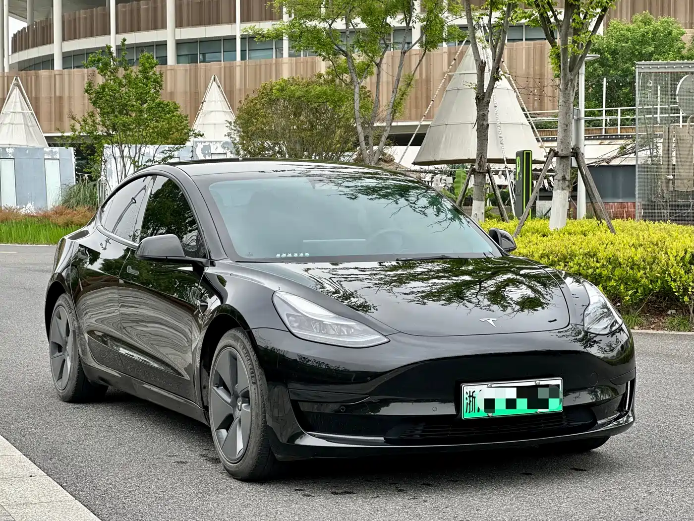 TESLA MODEL 3