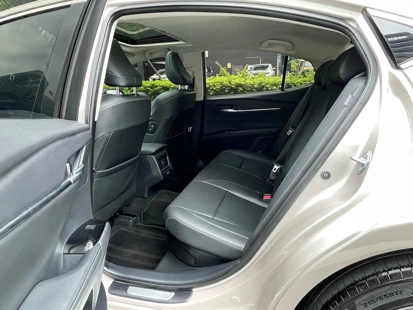 Toyota Camry 2024 Hybrid 2.0HGVP Luxury Edition фото 11