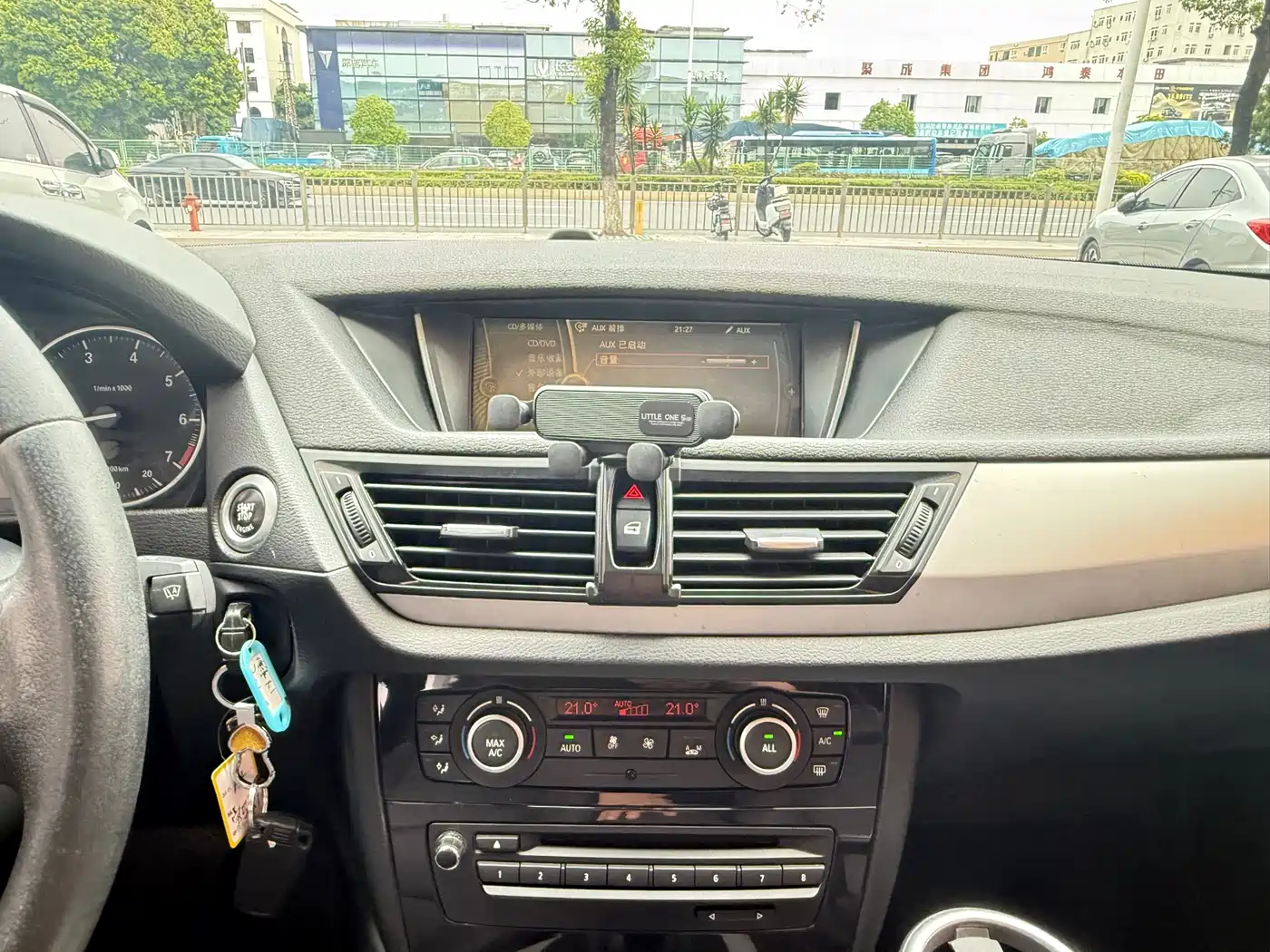 BMW X1 2013 sDrive18i Leading фото 11