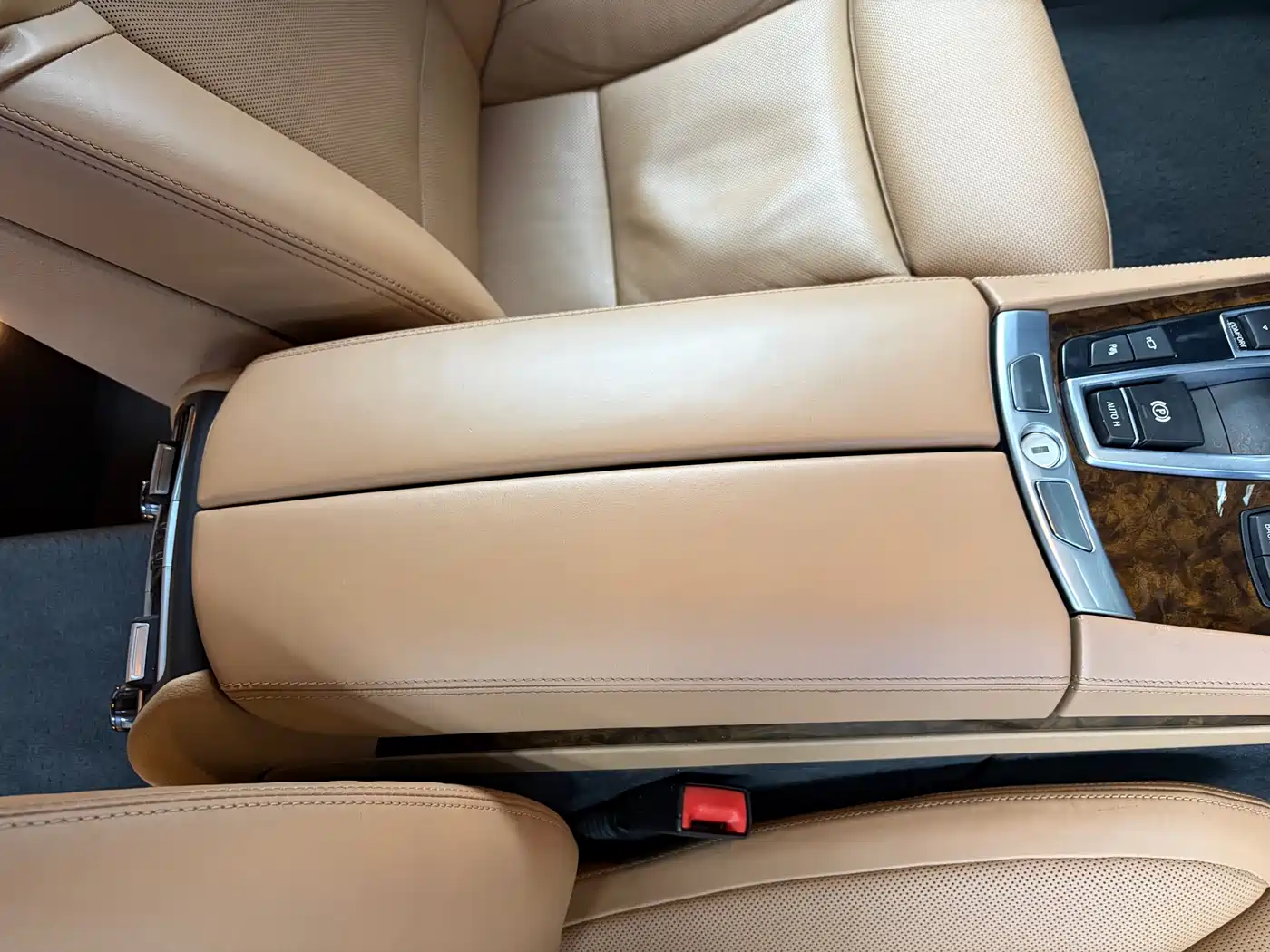 BMW 7 Series 2010 760Li фото 20
