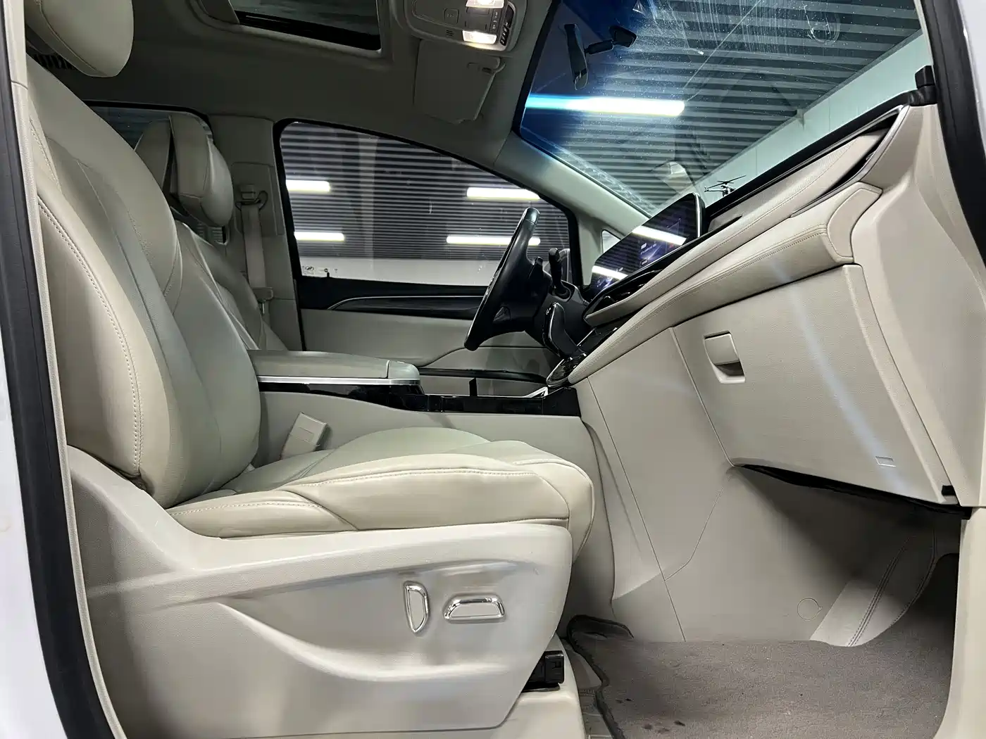 Buick GL8 2023 ES Landmaster Comfort фото 9