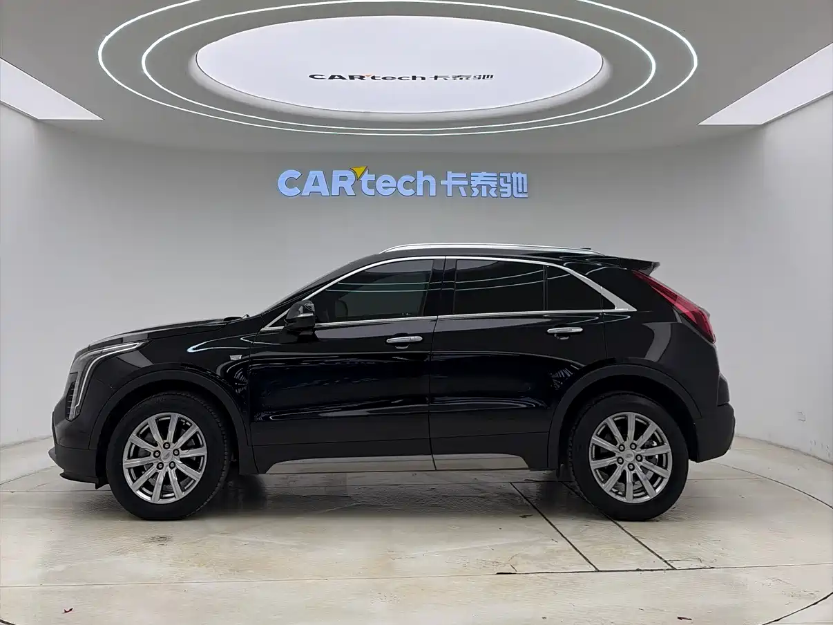 CADILLAC XT4