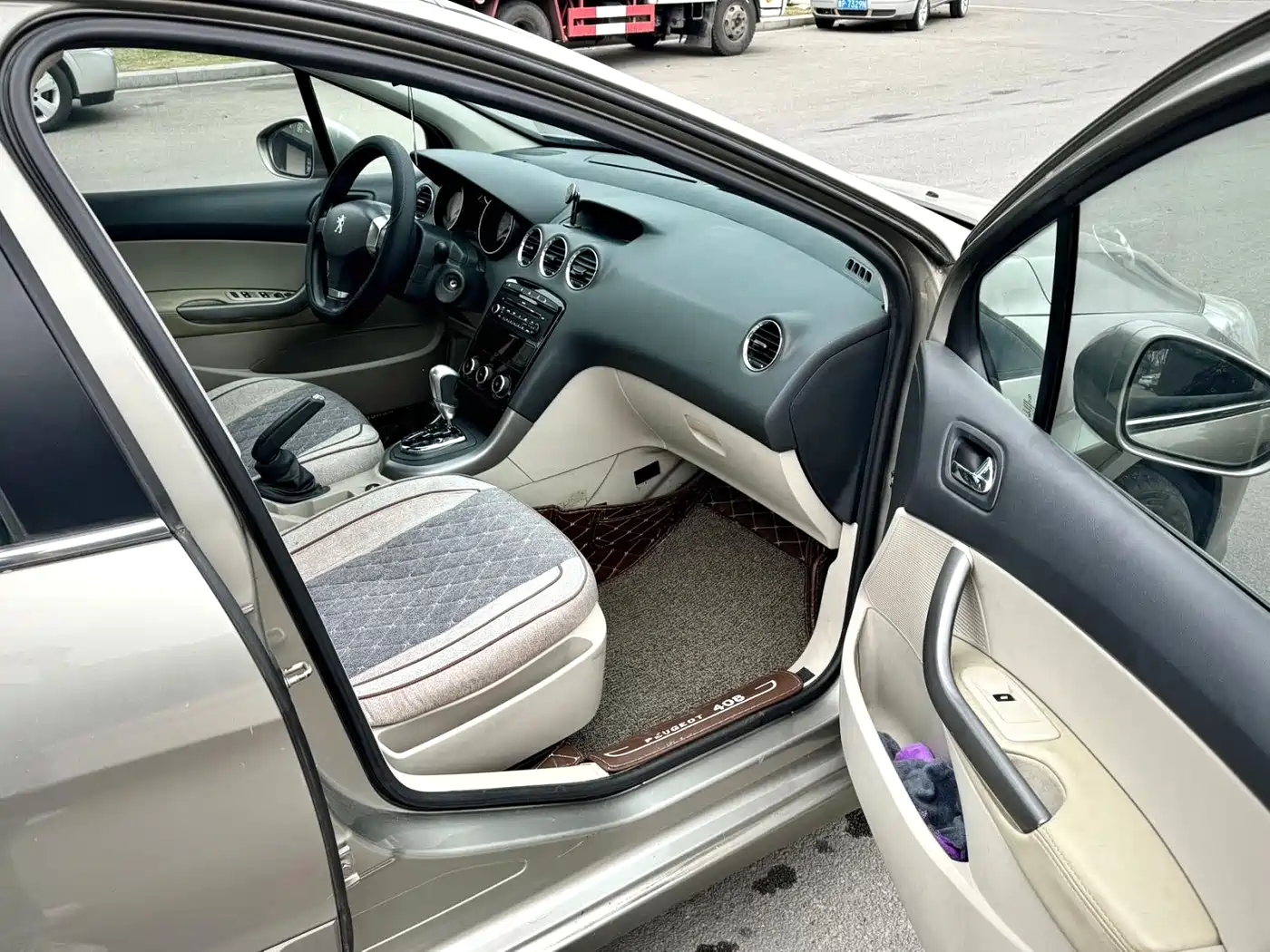 Peugeot 408 2013 2.0L Automatic Comfort Edition фото 5