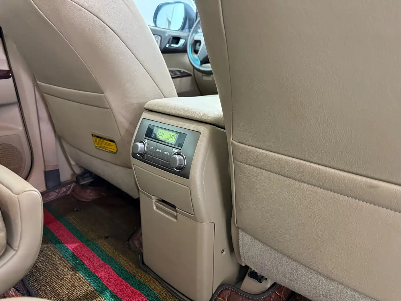 Toyota Highlander 2011 2.7L 2WD 7-seat Luxury фото 9