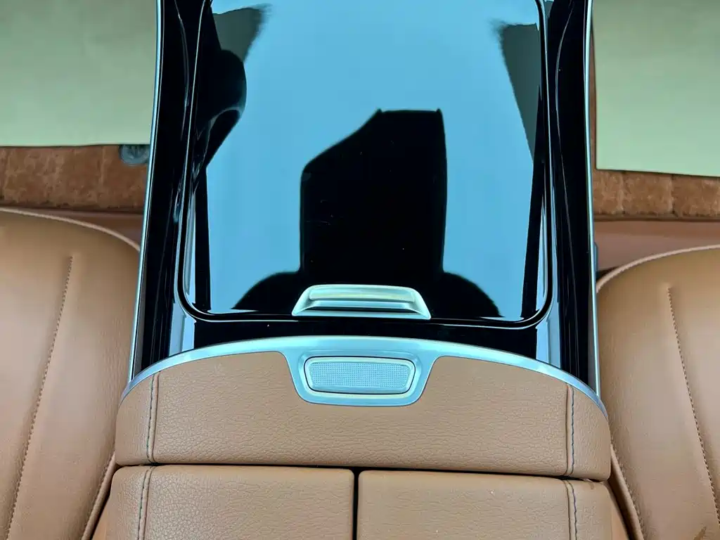 Фото 28 - Mercedes-Benz S-Class