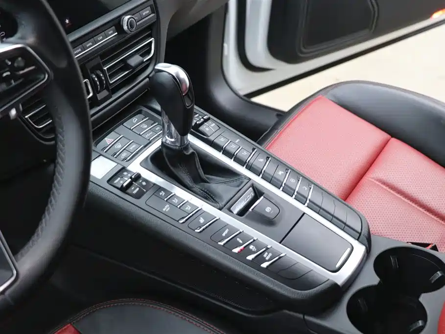 Porsche Macan 2021 Macan 2.0T фото 16