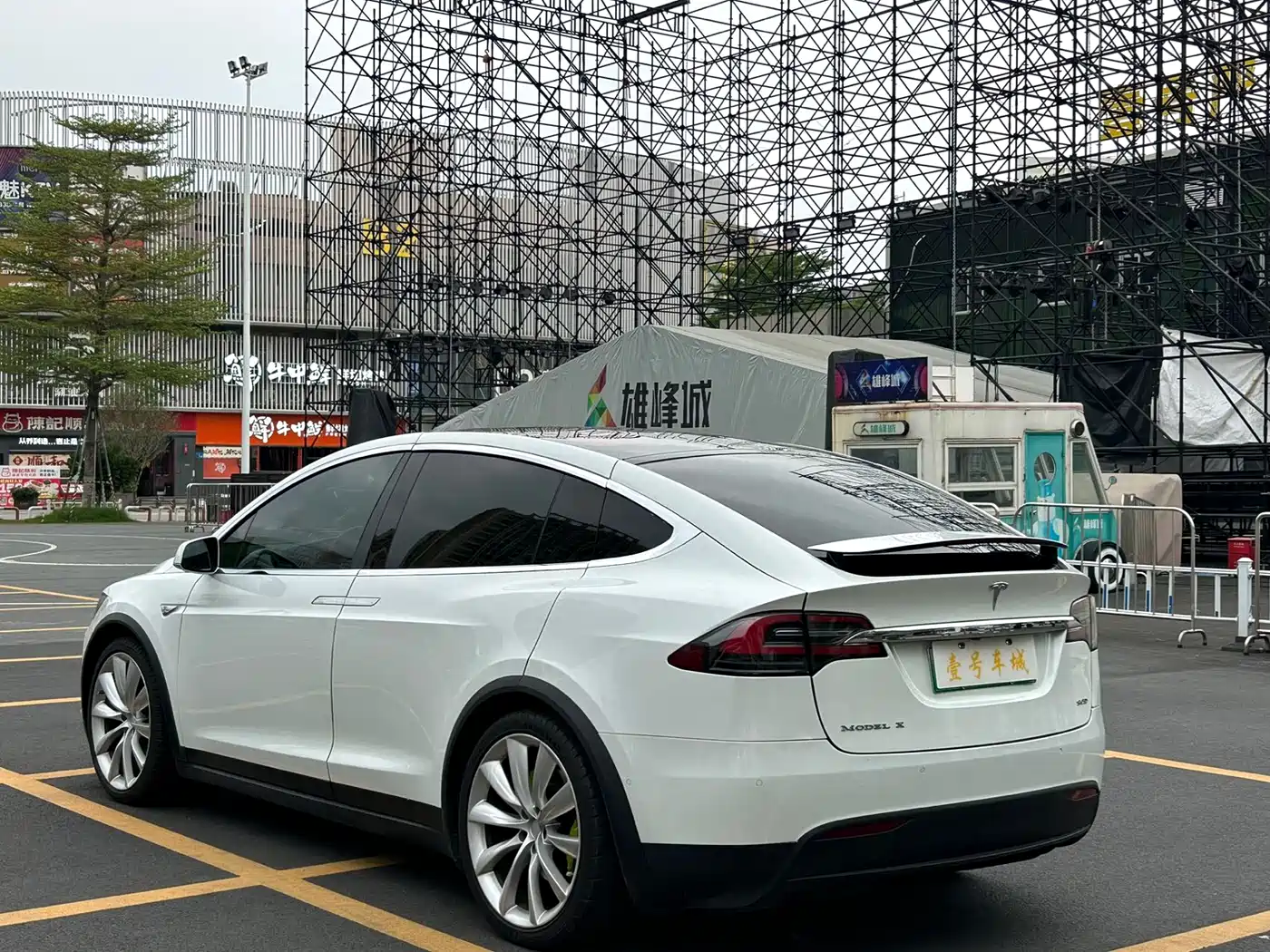 TESLA MODEL X