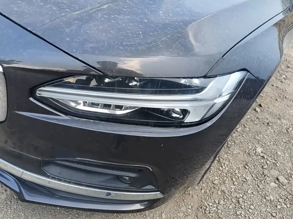 Photo 24 - Volvo S90