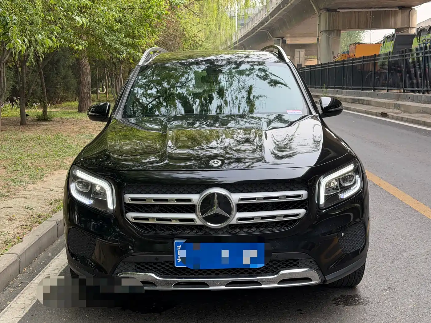 MERCEDES-BENZ GLB