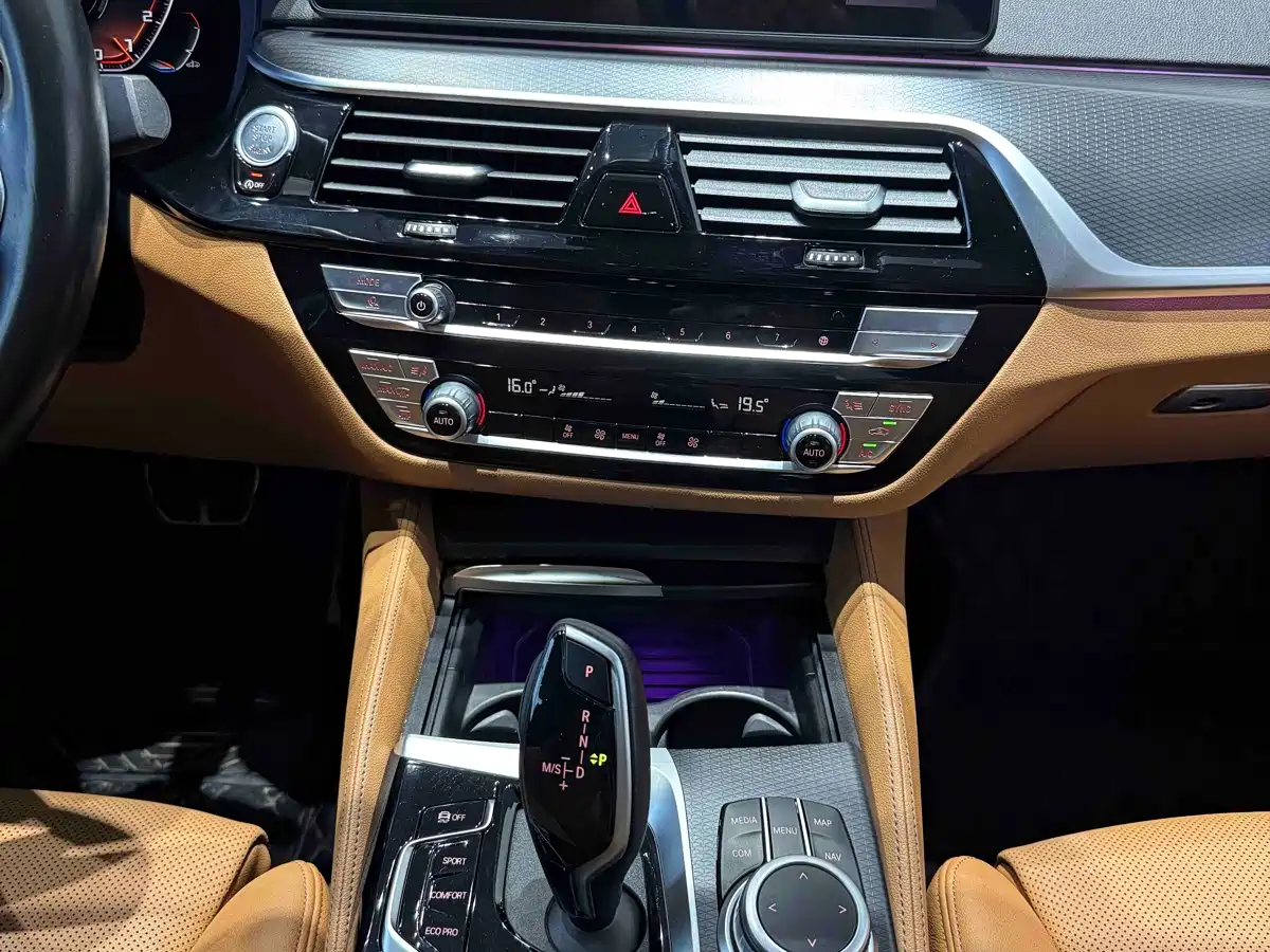 BMW 5 Series (Import) 2022 Model Second Facelift 525i M Sport Package фото 15