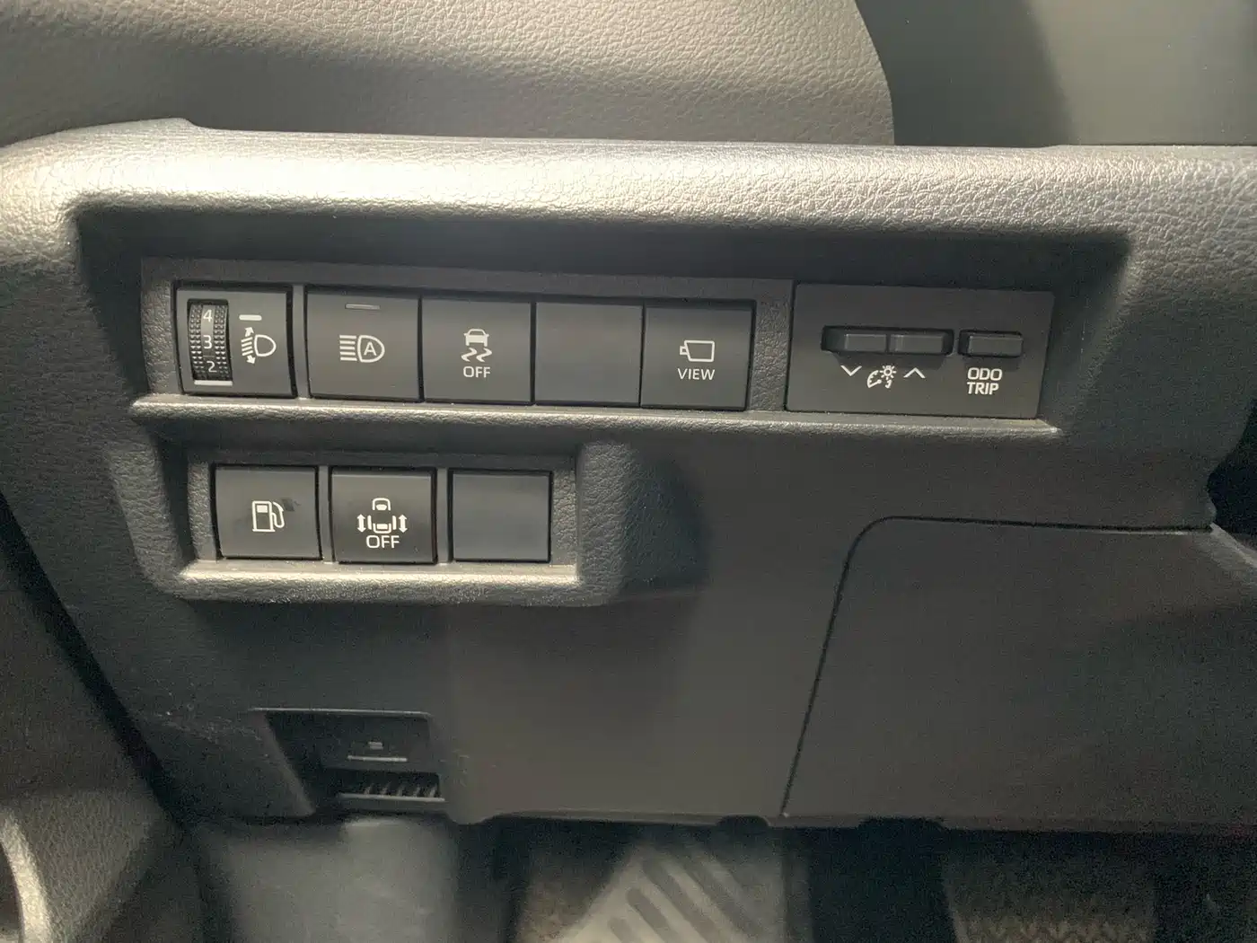 Toyota Sienna 2023 2.5L Hybrid Premium Edition фото 32