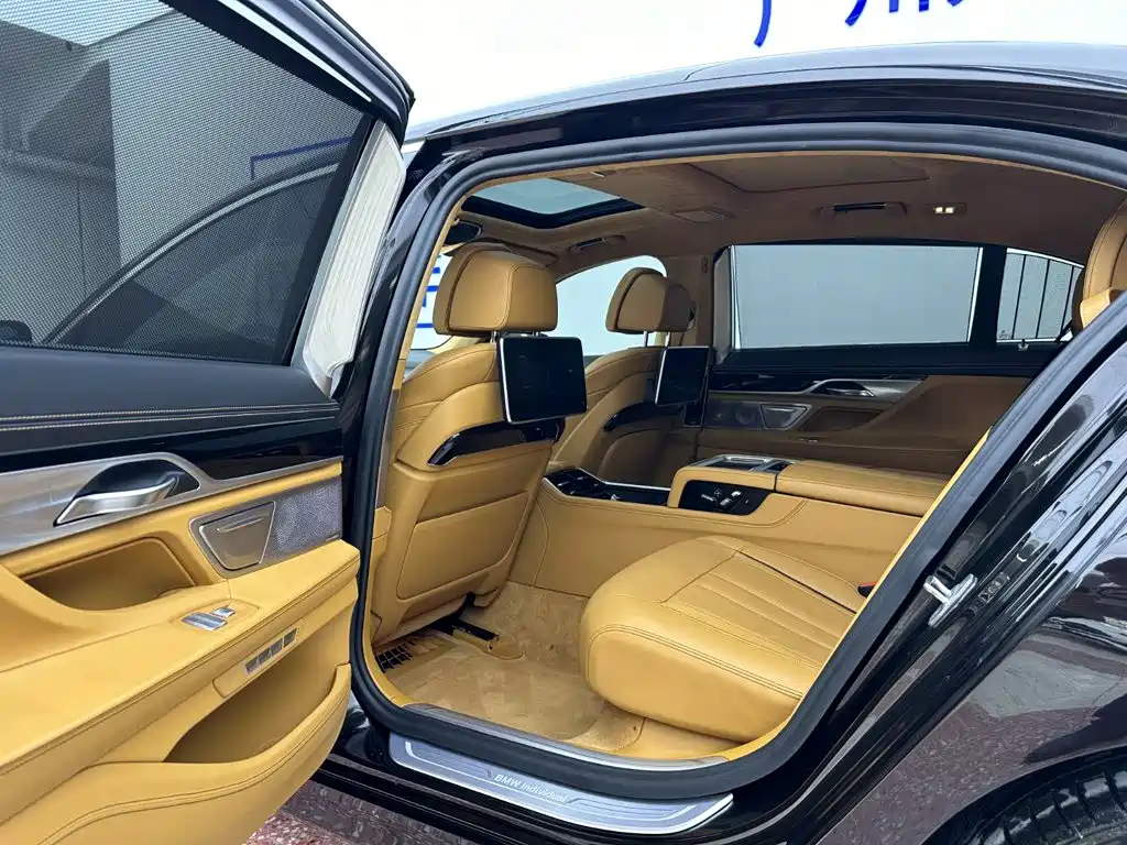 Фото 27 - BMW 7 Series